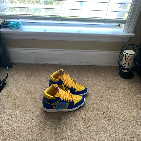2023
Wmns Air Jordan 1 Retro High OG 'Reverse Laney' - Picture 3 of 6